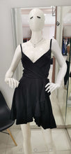 Cargar imagen en el visor de la galería, Vestido Mini, escote en V / V Neck Mini Dress

